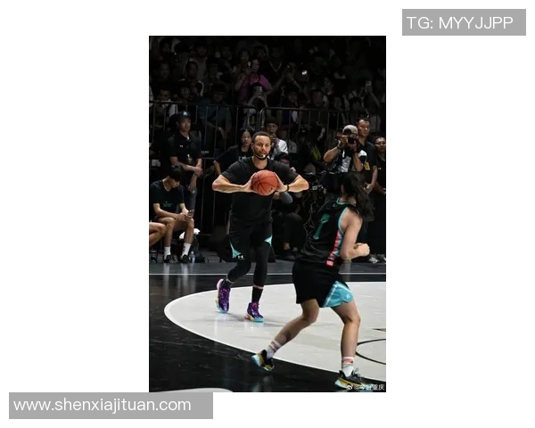 库里随队抵达洛杉矶参加明星周末活动 库里随队抵达洛杉矶参加明星周末活动